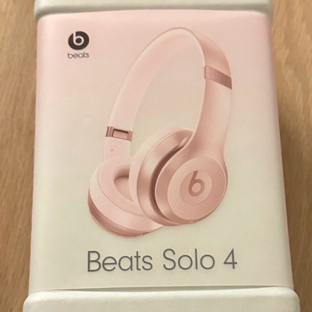 Beats Solo 4- in White and Rose Gold - Picture 2 of 6